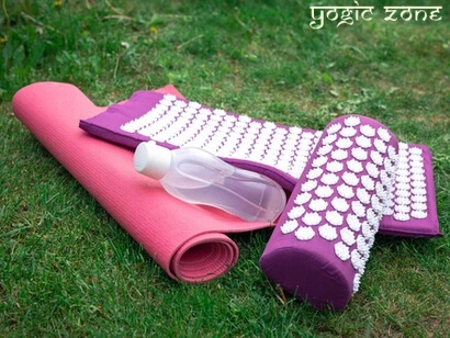 Feature image of blog on What to Look for in a Yoga Mat by yogiczone.com