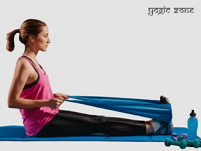 Feature image of blog on yoga strap benefits by yogiczone.com